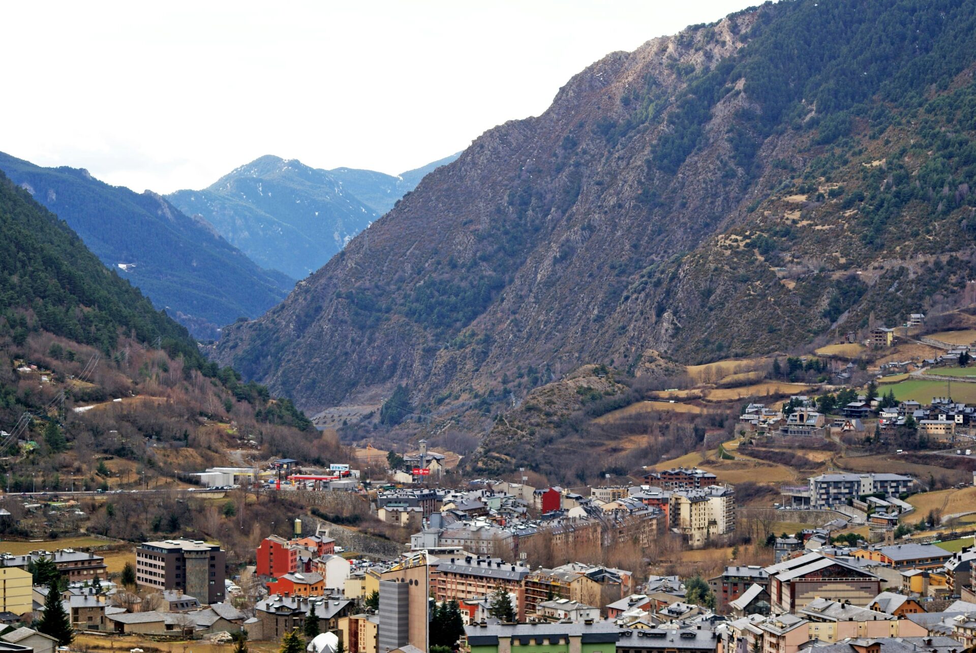 Explorez Andorre : ski, culture et shopping