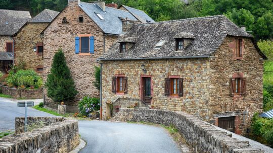 Explorer de petites villes charmantes en France